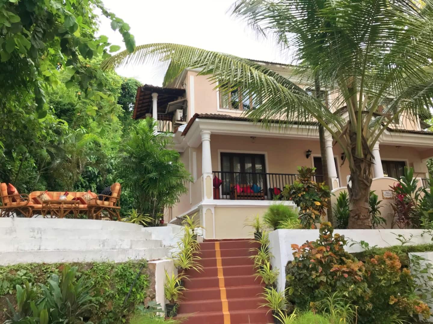 Baga Breeze, luxury pool villa 100m from Baga Beach