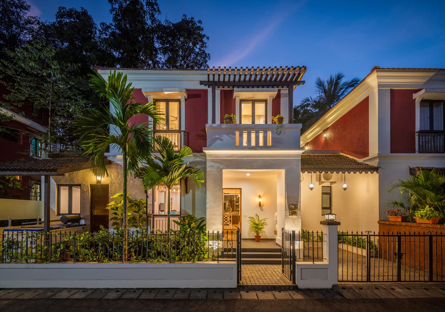 Candolim Beach Villa, 3BHK Lap Pool Villa beside Candolim Beach